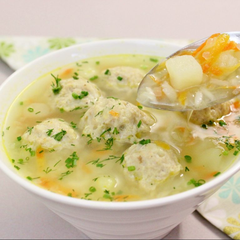 суп с фрикадельками и рисом
